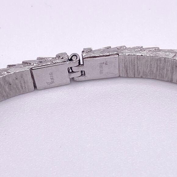 Trifari Bracelet with Safety Chain Silver Tone - Picture 5 of 6